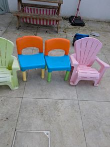 4 plastic kids chairs