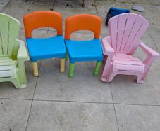 4 plastic kids chairs