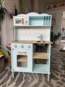 toy kitchen