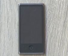 iPod 7th Gen nano 16gb (Free Post)