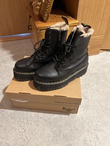 dr marten ladies boots size  Uk 5