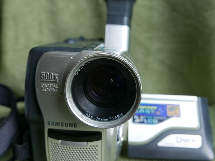 Samsung VP-L600 8mm Video Camera Silver 2.5" LCD 500x Zoom