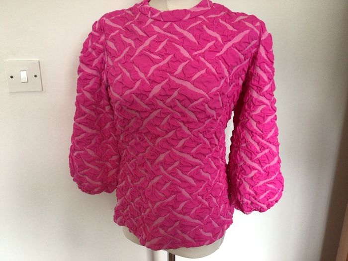 Savida bright pink top long sleeve size M includes postage