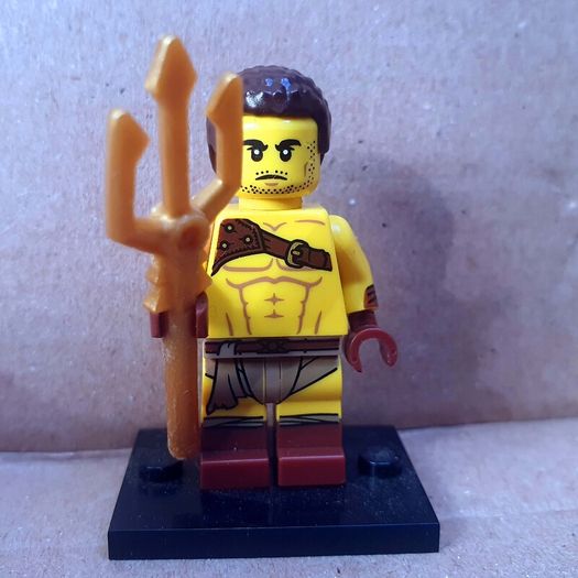 Lego CMF Series 17 COL017-08: Roman Gladiator (2017) Price Includes P&P