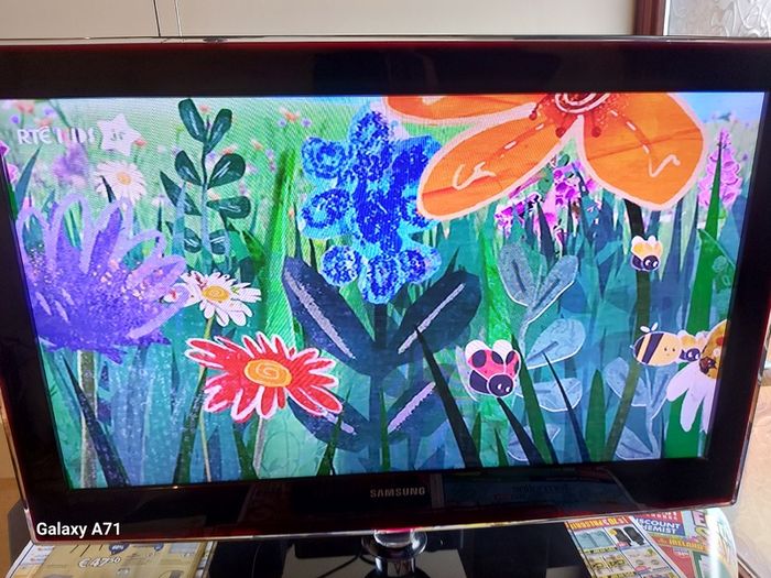 Samsung 32 inch TV, Model UE32B6000V, 4 HDMI, USB etc, Beautiful screen and picture, comes with Remote Control
