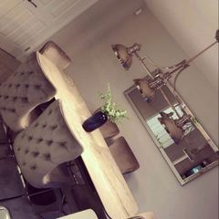 Dining table extendable.