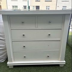 chest of drawers