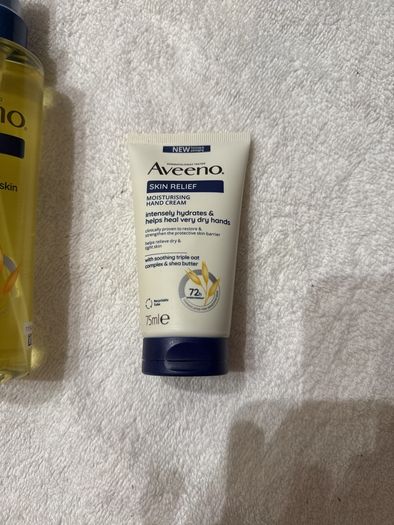 1 x Aveeno Body Oil Spray. 1 x Aveeno Hand Cream.