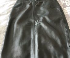 Ladies leather skirt size 10 like new