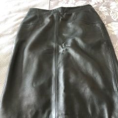 Ladies leather skirt size 10 like new