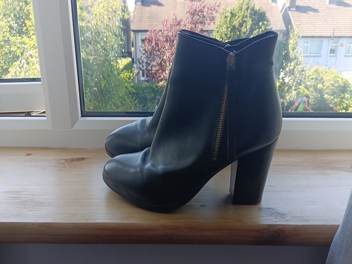 Leather boots size 41 (uk 7)
