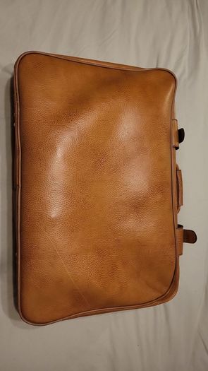 Vintage Revelation Tan Leather-Look Travel Case