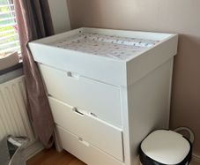 White Pine Wood Changing Unit with 3 Handleless Drawers