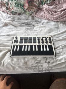 Akai mpk mini mk3 midi controller