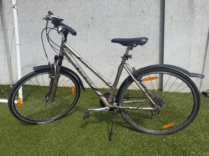 Trek hybrid bike 7100