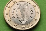 Ireland 2007 year Uncirculated 1 Euro coin.