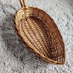Vintage 70s Leaf Shaped Handled Basket/fruit bowl