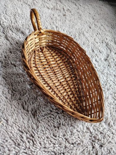 Vintage 70s Leaf Shaped Handled Basket/fruit bowl