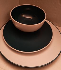 New dinner set  in box 12 pieces