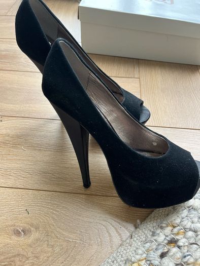 Ladies Black Suede Heels - Carvela