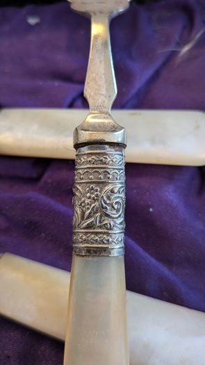 Antique EPNS Mother-of-Pearl Fish Cutlery 12 Piece Cased Set Damaged