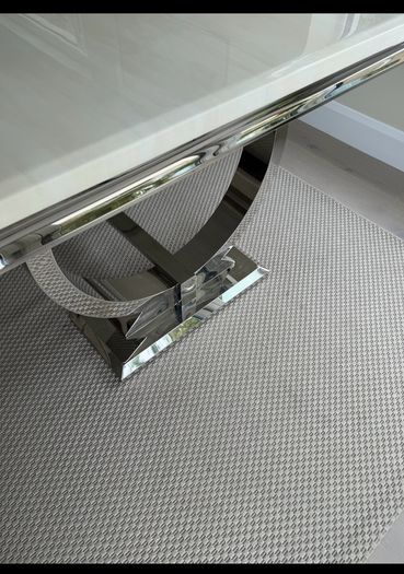 Stunning marble table like new