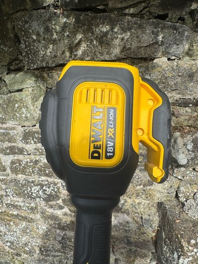 DEWALT Strimmer DCM561PBS-XJ 18V Brushless String Trimmer Bare Unit