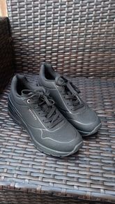 Black Skechers