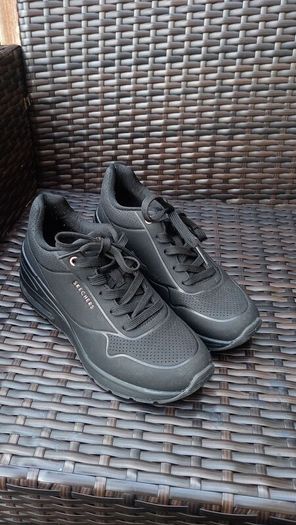 Black Skechers