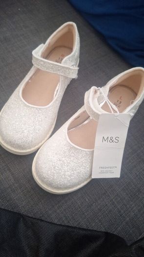Girls shoes