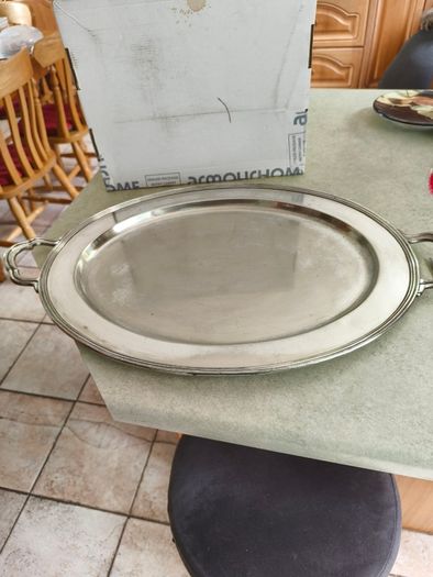 A beautiful heavy oval silver-plated tray WITH 2 HANDLES 51 X 38 CM.
