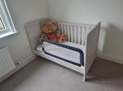 Cot bed