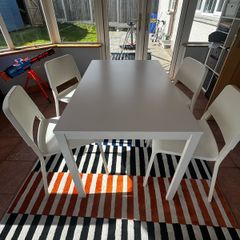 Extendable Dining table & Chairs.