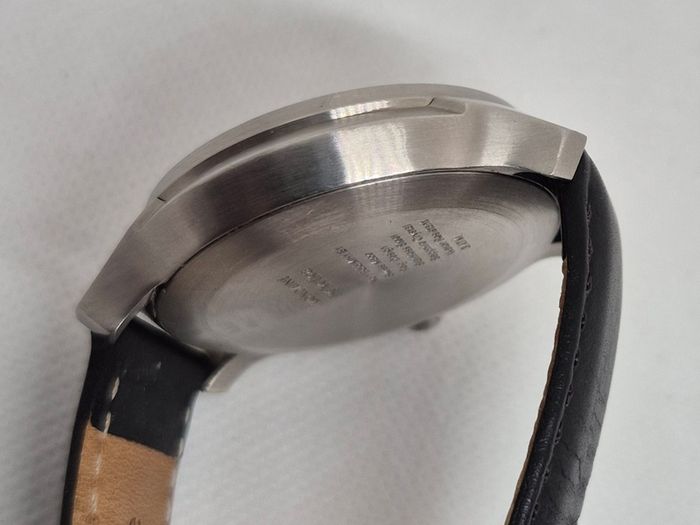 Mondaine Helvetica No.1 Bold 43mm Boxed Swiss Made & New Battery