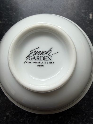 Porcelain China Desert Bowls x 5