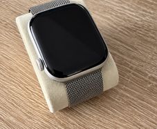 Apple Watch Series 10 46mm GPS & Apple Milanese Loop