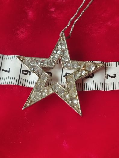 Star Pendant Necklace with Rhinestones.