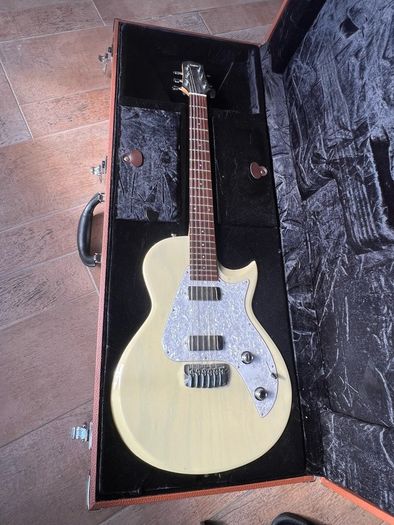 Taylor SB 1x solid body electric guitar (mint 2007)
