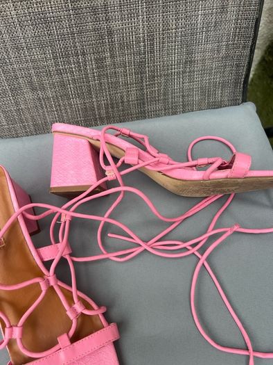 Ladies pink sandals size 4