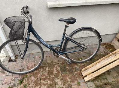 Ladies Raleigh pioneer metro bike
