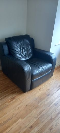 Leather couch and single recliner -FREE