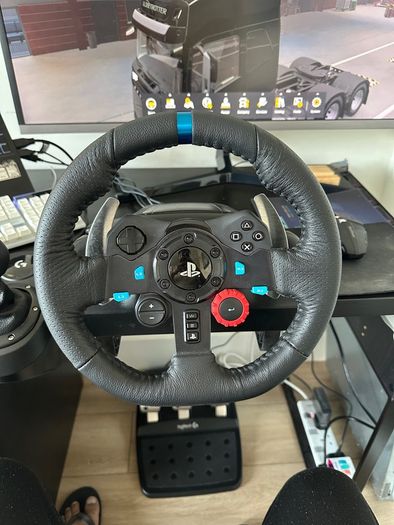 Logitech G29 Steering wheel, pedal & shifter