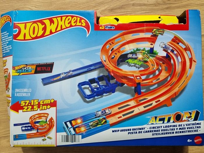 Hot Wheels Circuit Looping Whip Around Raceway Track 2 Diecast Cars