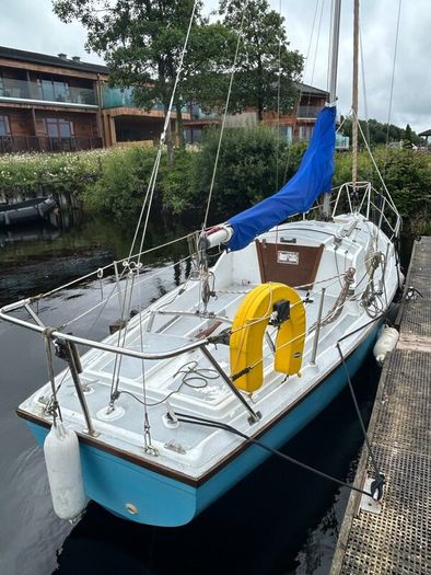 Achilles 24 Fin Keel Sailing Cruiser