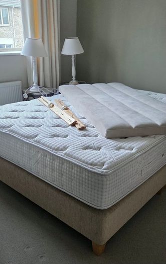 King size bed + headboard + mattress + bedside tables + lamps