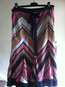 Beautiful flattering skirt only worn once (Size 12)
