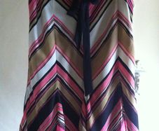 Beautiful flattering skirt only worn once (Size 12)