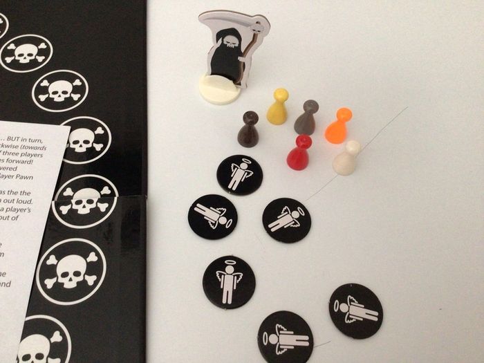 Stupid Deaths Board Game complete