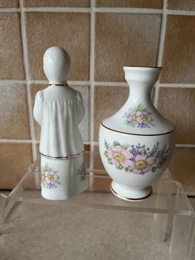 Vintage Royal Tara " Irish Blossom " Swan Choir Boy & Vase