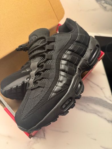 Nike Airmax 95 triple black 7.5UK